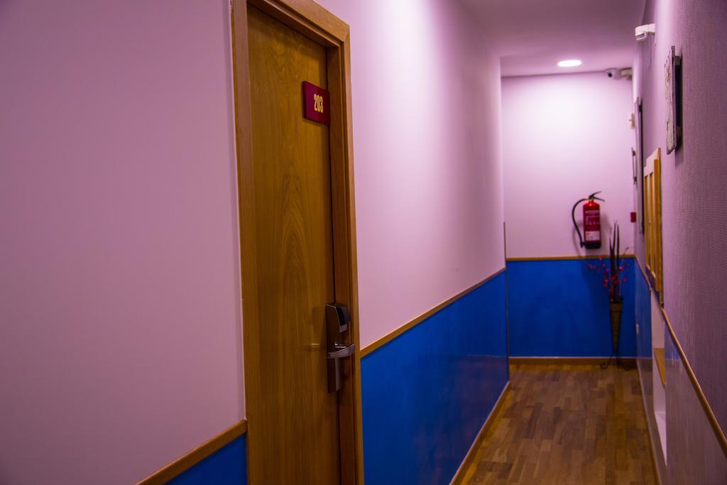 Hostal Montaloya Madrid Eksteriør billede
