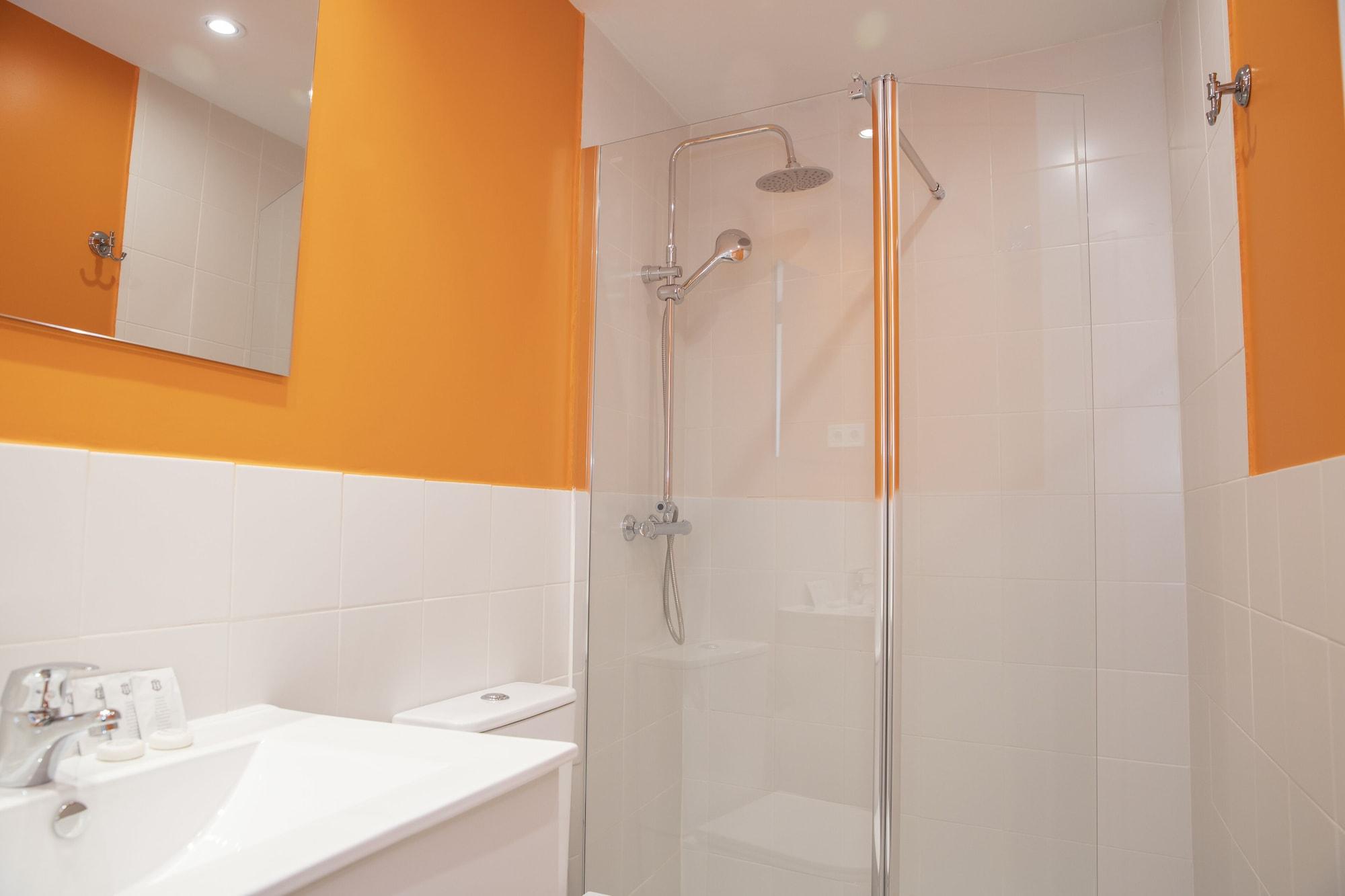 Hostal Montaloya Madrid Eksteriør billede