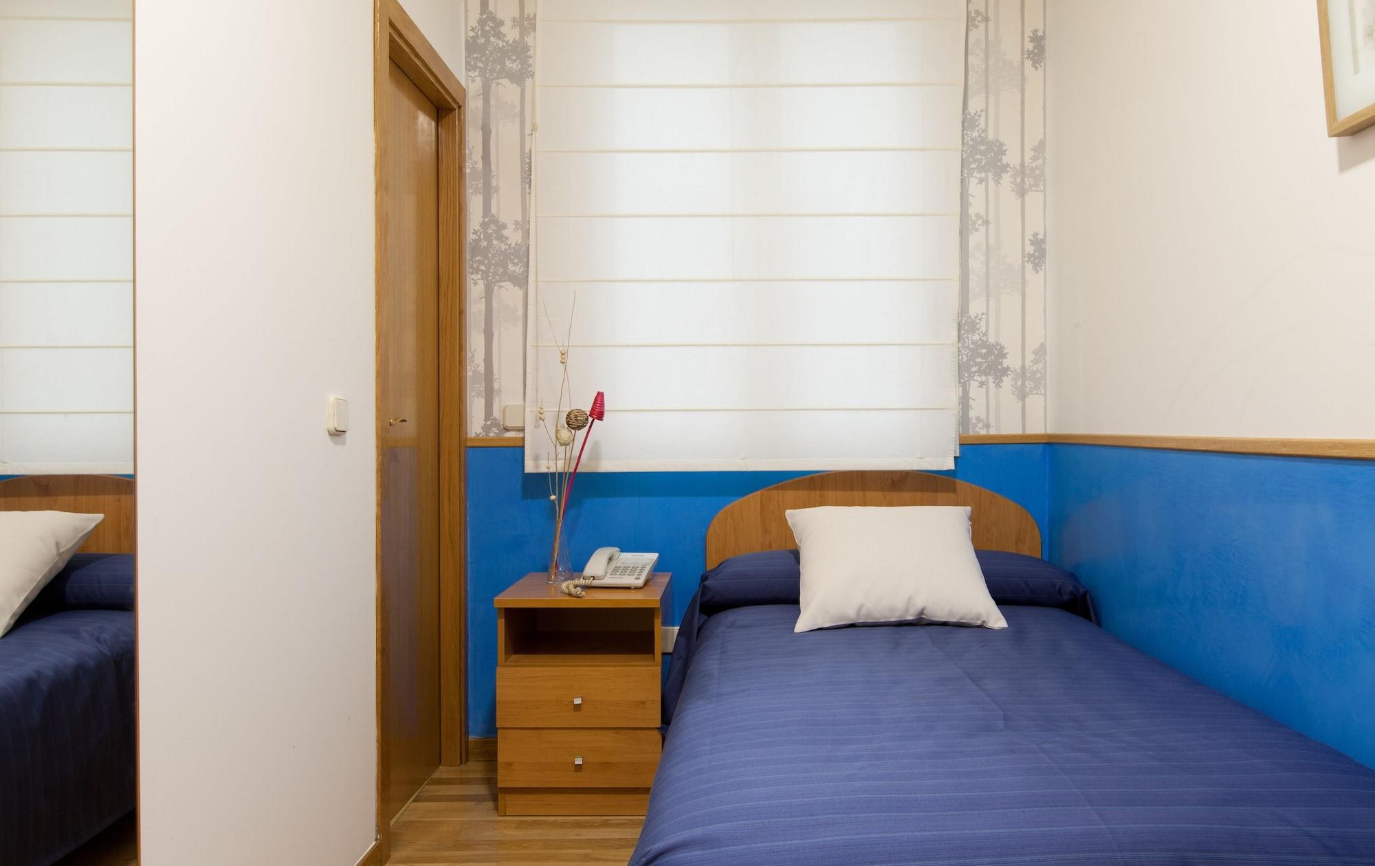 Hostal Montaloya Madrid Eksteriør billede