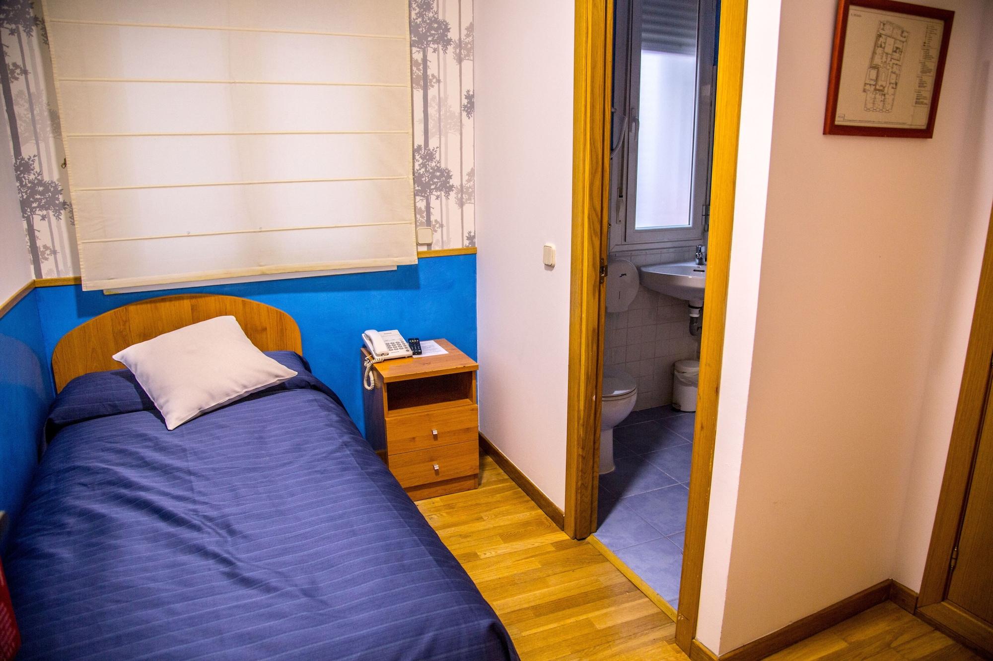Hostal Montaloya Madrid Eksteriør billede