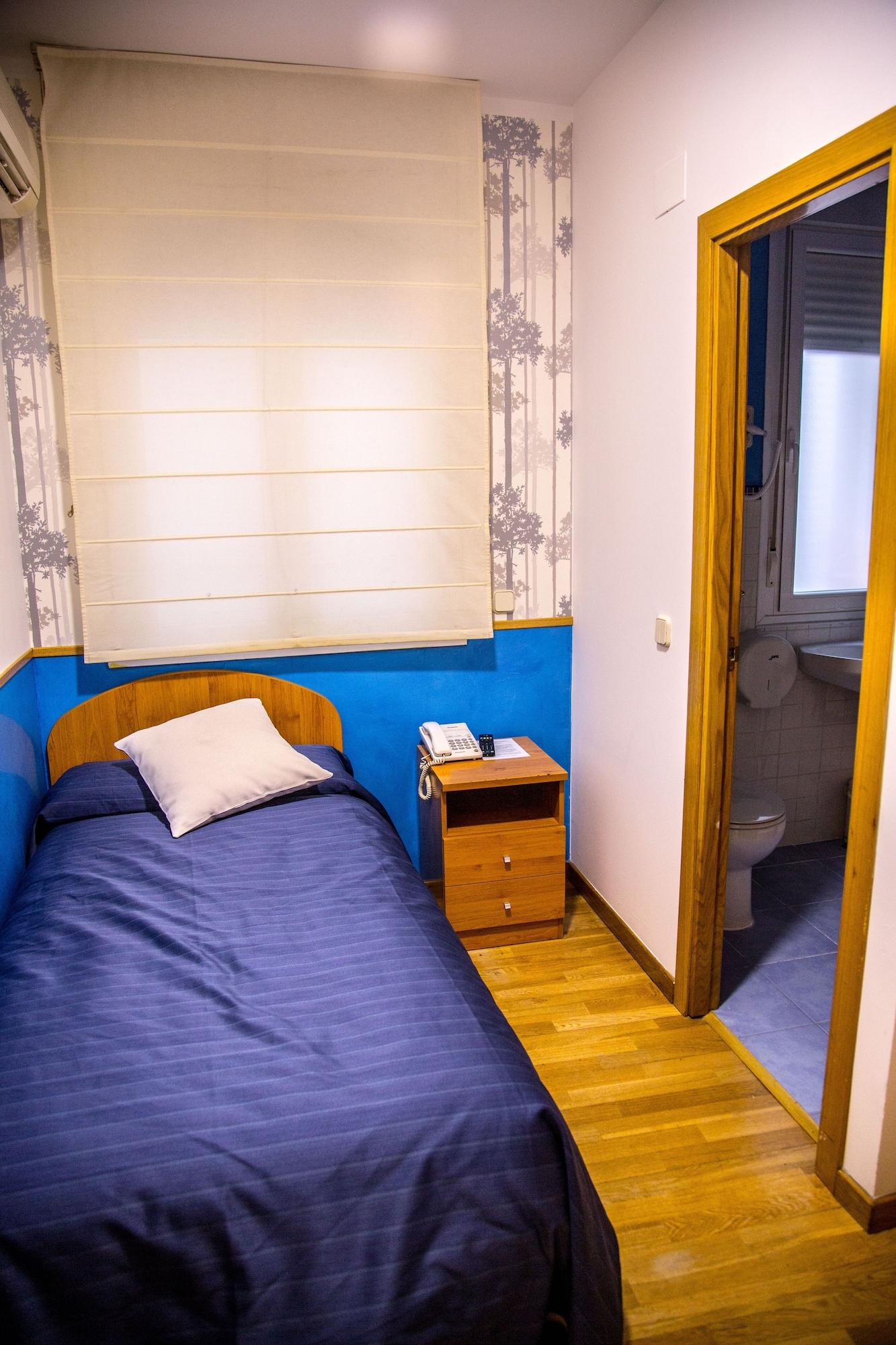 Hostal Montaloya Madrid Eksteriør billede