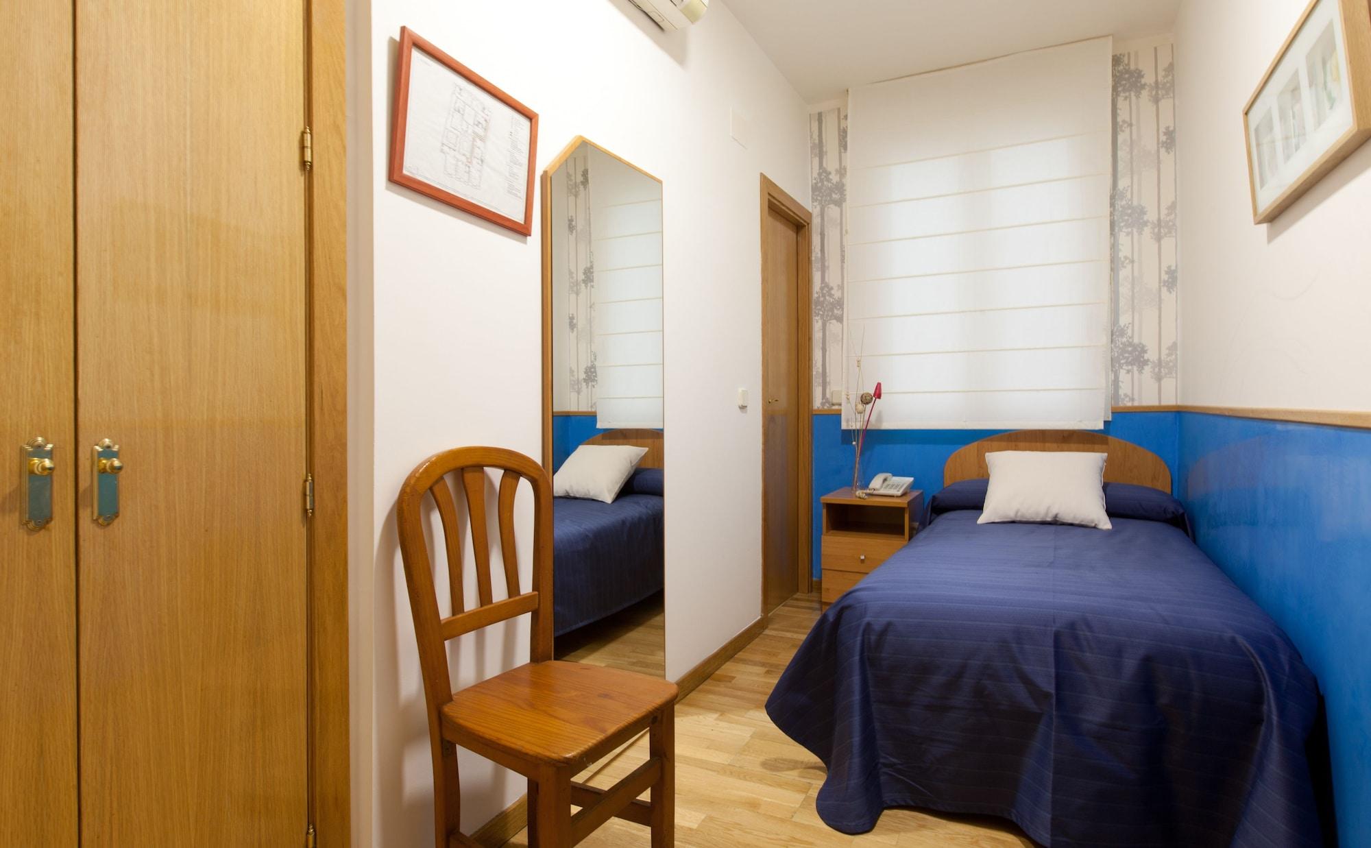 Hostal Montaloya Madrid Eksteriør billede