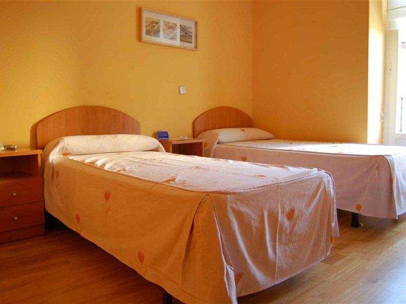 Hostal Montaloya Madrid Eksteriør billede