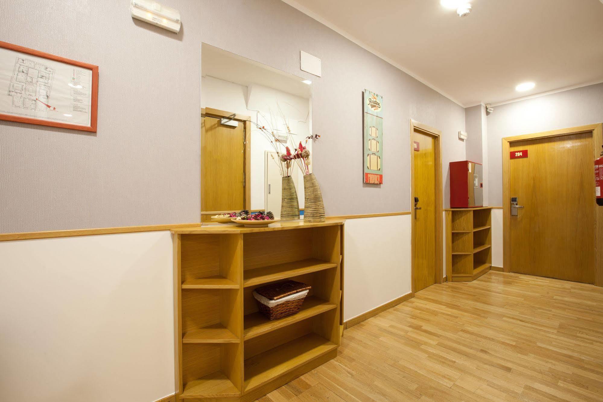Hostal Montaloya Madrid Eksteriør billede